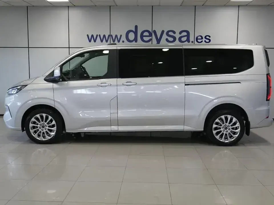 Usado Ford Tourneo Titanium X 170 CV (125 kW) 2025 Gris Monovolumen