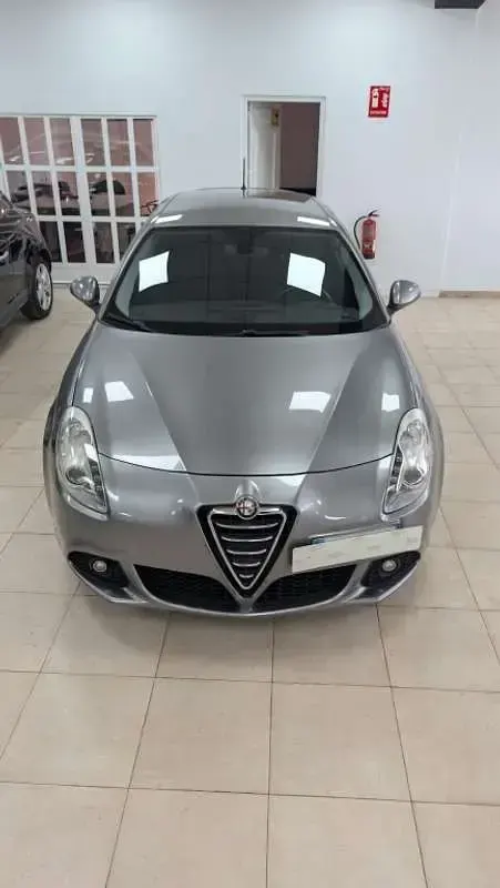 Usado Alfa Romeo Giulietta Distinctive 105 CV (77 kW) 2013 Negro Utilitario