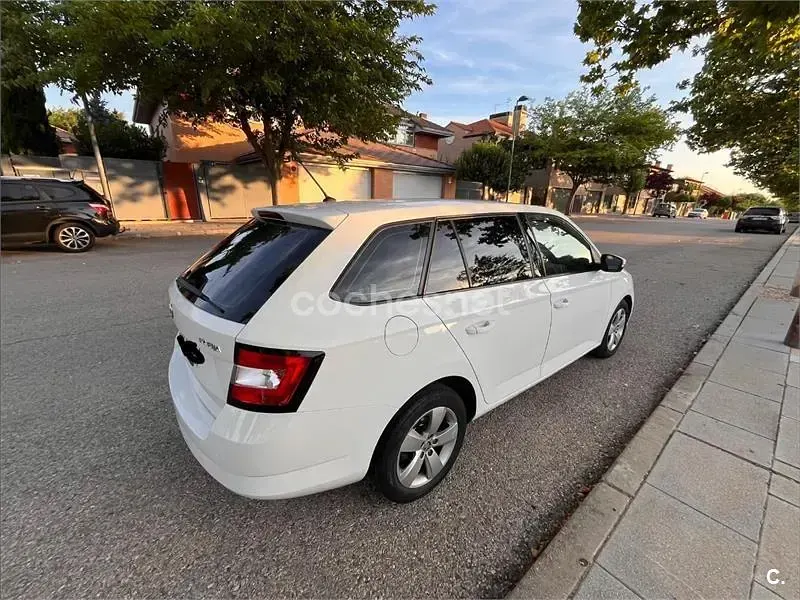 Usado Skoda Fabia Style 90 CV (66 kW) 2018 Blanco Familiar