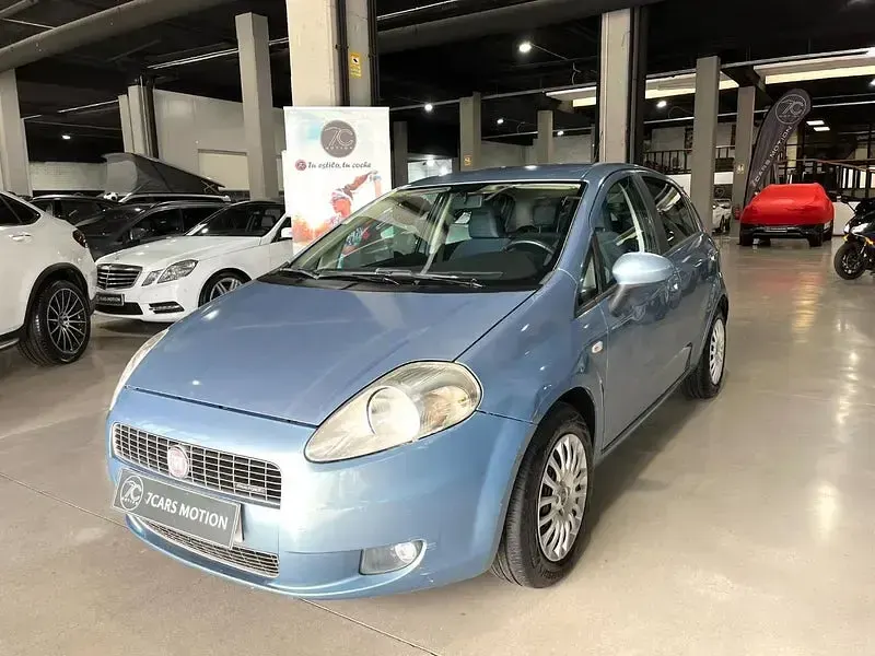 Usado Fiat Punto Active 75 CV (55 kW) 2010 Azul Utilitario