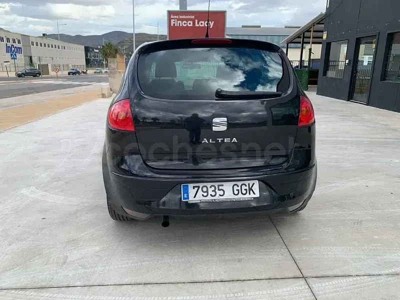 Usado Seat Altea Style 105 CV (77 kW) 2008 Negro Monovolumen