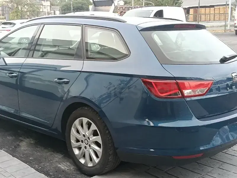 Usado Seat Leon Reference 105 CV (77 kW) 2014 Azul Familiar