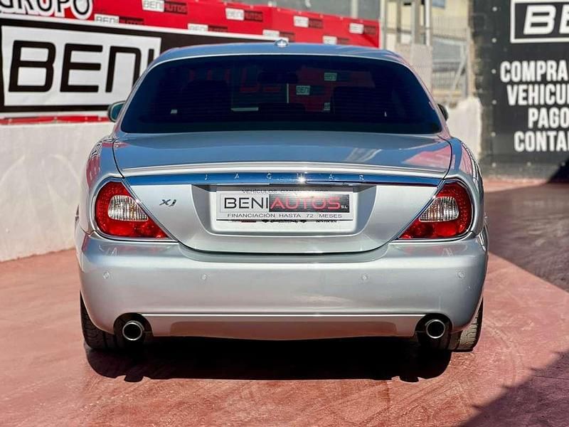Usado Jaguar XJ6 Executive 207 CV (152 kW) 2007 Gris Berlina