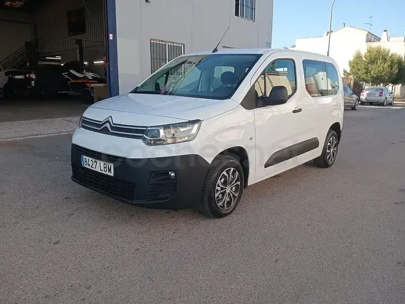 Usado Citroën Berlingo Live 102 CV (75 kW) 2020 Blanco Monovolumen