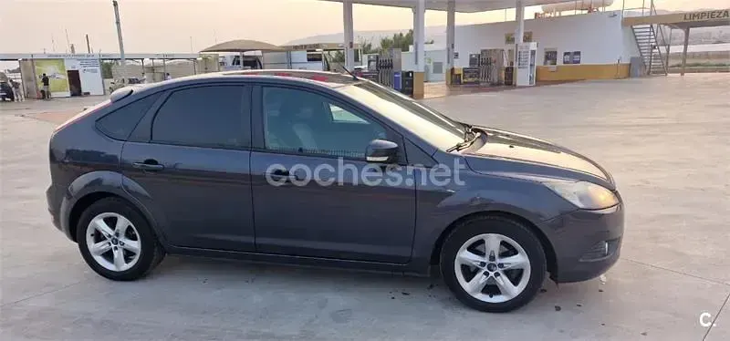 Usado Ford Focus Titanium 109 CV (80 kW) 2010 Negro Berlina