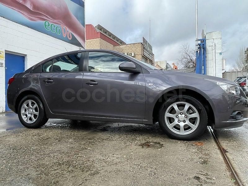 Usado Chevrolet Cruze LT 163 CV (119 kW) 2011 Gris / plata Berlina