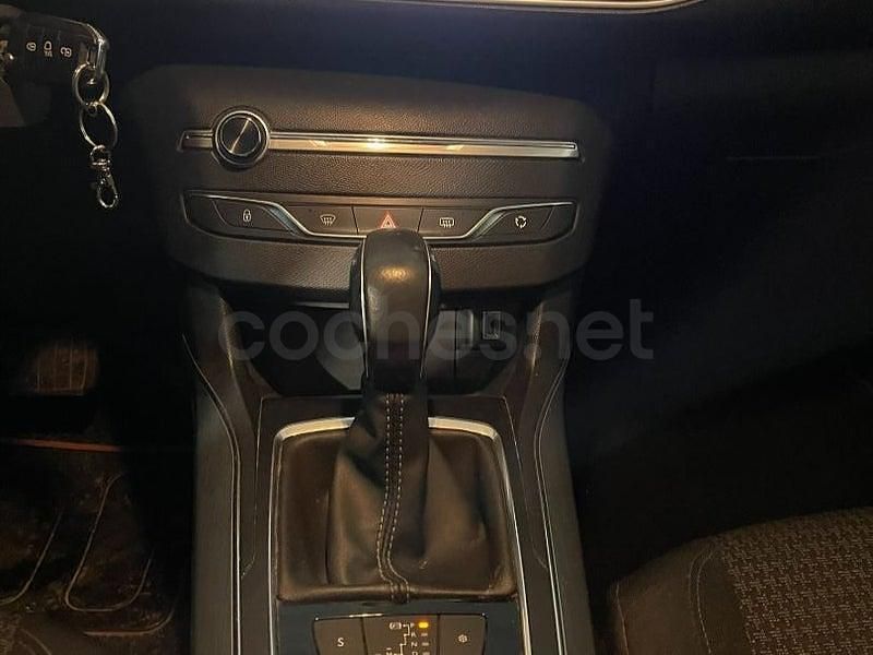 Usado Peugeot 308 Style 130 CV (95 kW) 2019 Gris / plata Berlina