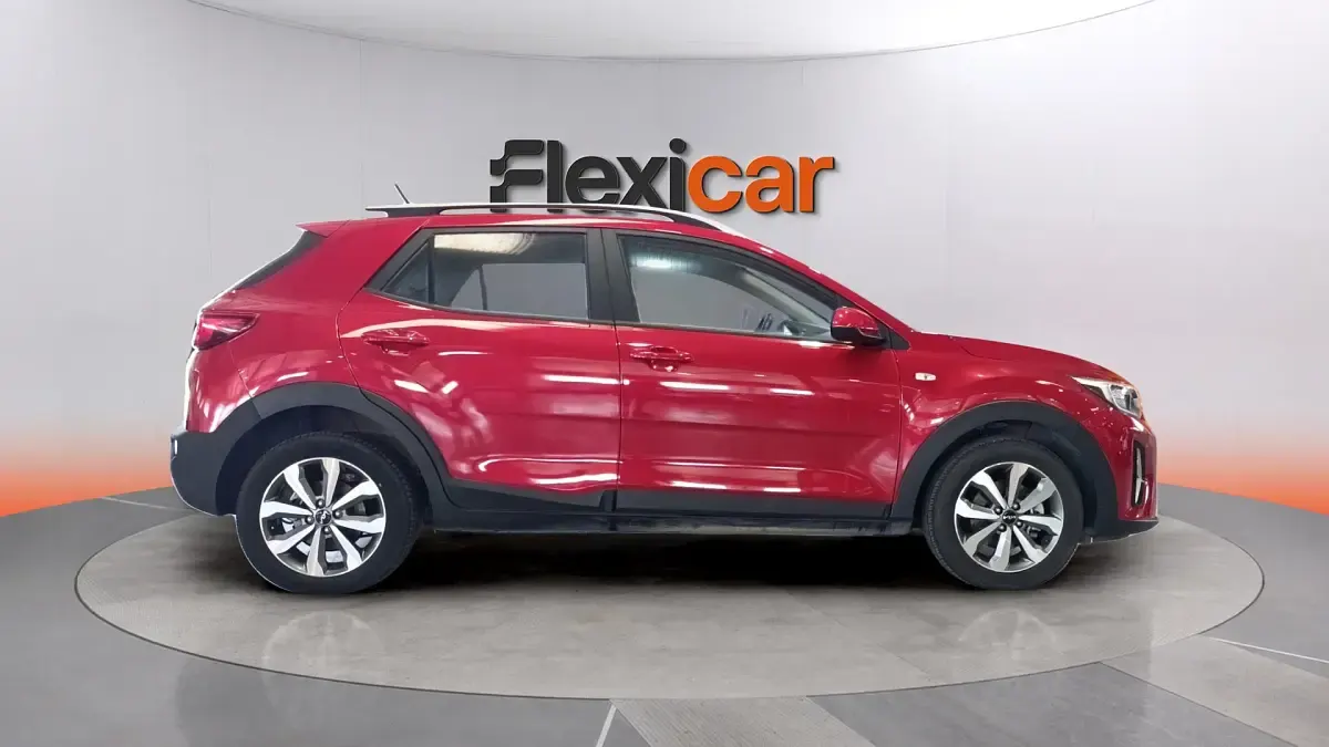 Usado Kia Stonic 101 CV (74 kW) 2022 Rojo SUV