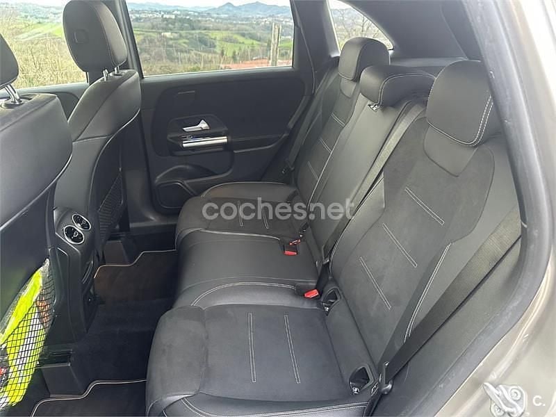 Usado Mercedes B200 150 CV (110 kW) 2021 Gris / plata Monovolumen