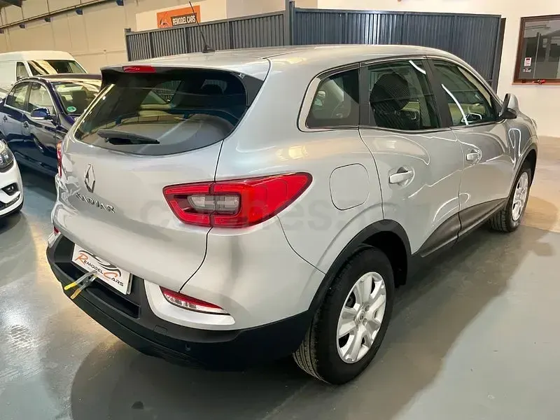 Usado Renault Kadjar Business 115 CV (84 kW) 2020 Gris / plata SUV