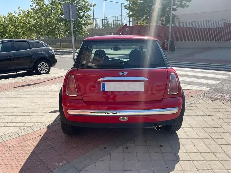 Usado Mini ONE 90 CV (66 kW) 2002 Rojo Utilitario