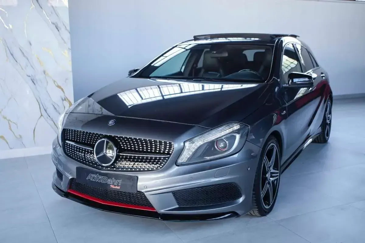 Usado Mercedes A250 AMG line 211 CV (155 kW) 2013 Gris Utilitario