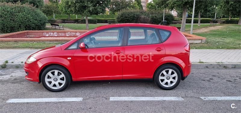Usado Seat Altea Sport 105 CV (77 kW) 2004 Rojo Monovolumen