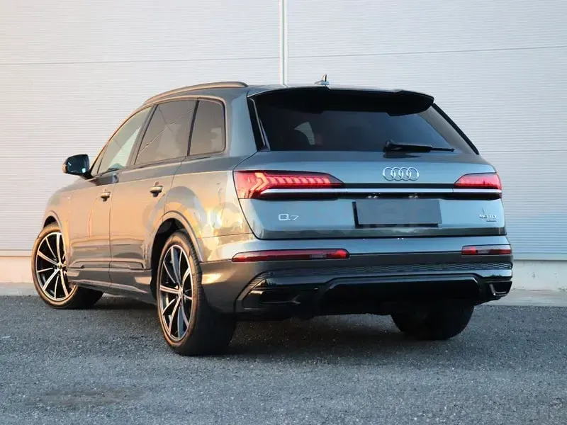 Usado Audi Q7 S-Line 286 CV (210 kW) 2021 Gris / plata SUV