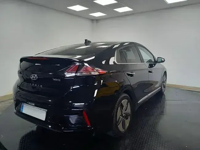 Usado Hyundai Ioniq 141 CV (103 kW) 2022 Negro Utilitario