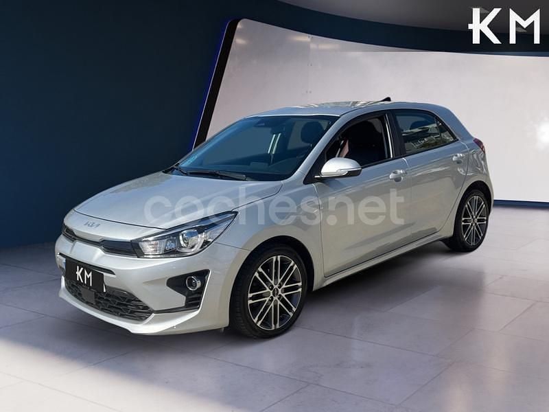 Gris / plata Usado 2022 Kia Rio Sport Berlina | 16.900 € (Precio justo) - Imagen 1/4