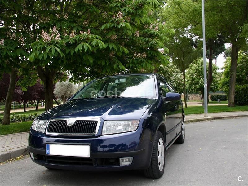 Usado Skoda Fabia Comfort 100 HP (73 kW) 2001 Preto Sedan