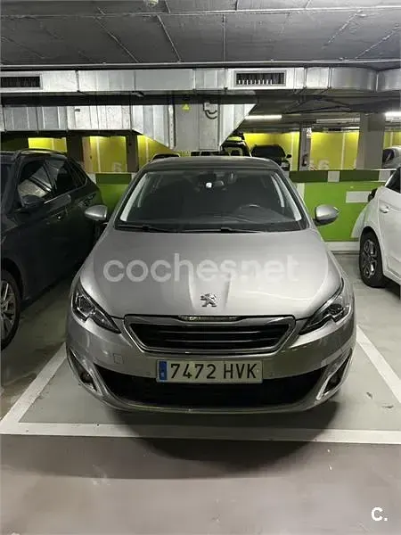 Usado Peugeot 308 Allure 125 CV (91 kW) 2014 Gris / plata Berlina