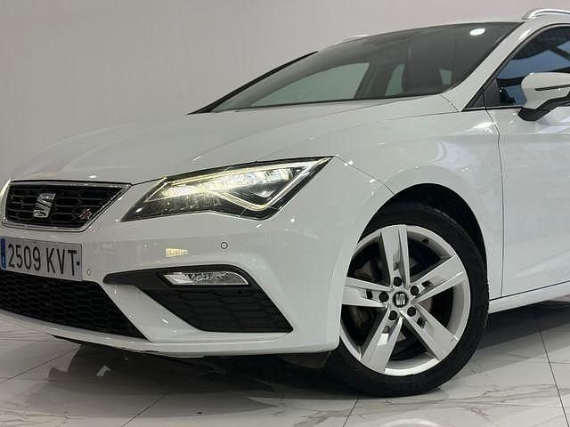 Usado Seat Leon FR 150 CV (110 kW) 2019 Blanco Familiar