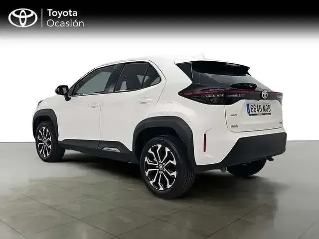 Usado Toyota Yaris Hybrid Active 116 CV (85 kW) 2023 Blanco Pickup/Camioneta