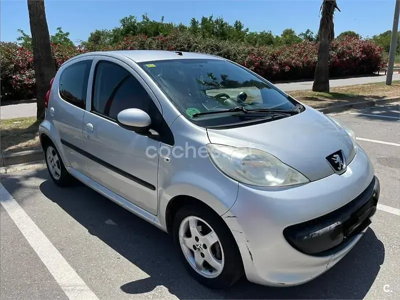 Usado Peugeot 107 Urban Move 68 CV (50 kW) 2008 Gris / plata Utilitario