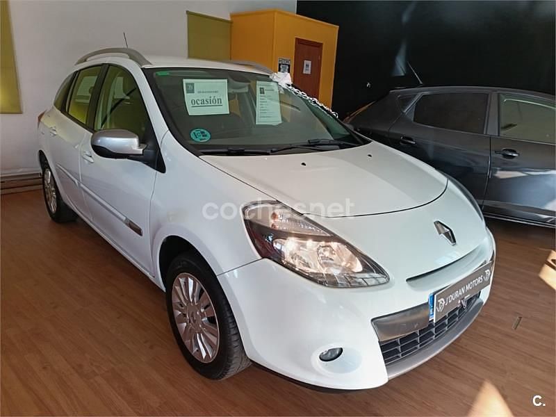 Usado Renault Clio GrandTour Exception 100 CV (73 kW) 2012 Blanco Familiar