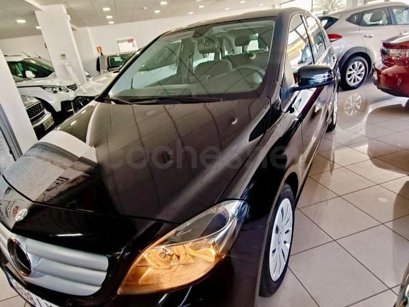 Usado Mercedes B200 136 CV (100 kW) 2014 Negro Monovolumen