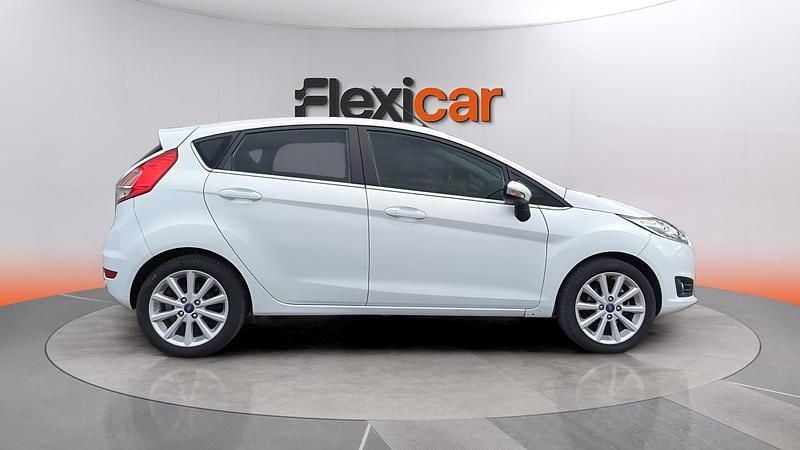 Usado Ford Fiesta Trend 101 CV (74 kW) 2016 Blanco Berlina