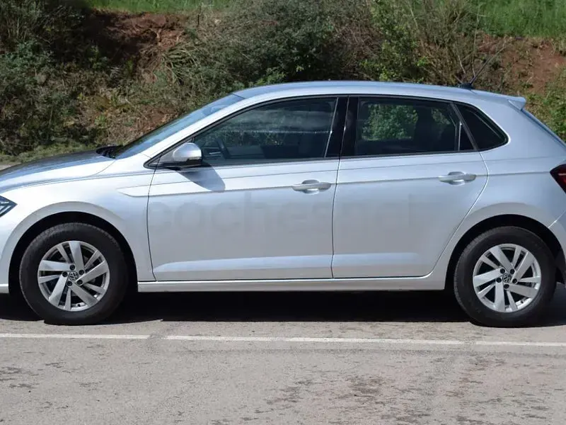 Usado VW Polo Life 95 CV (69 kW) 2022 Gris / plata Utilitario