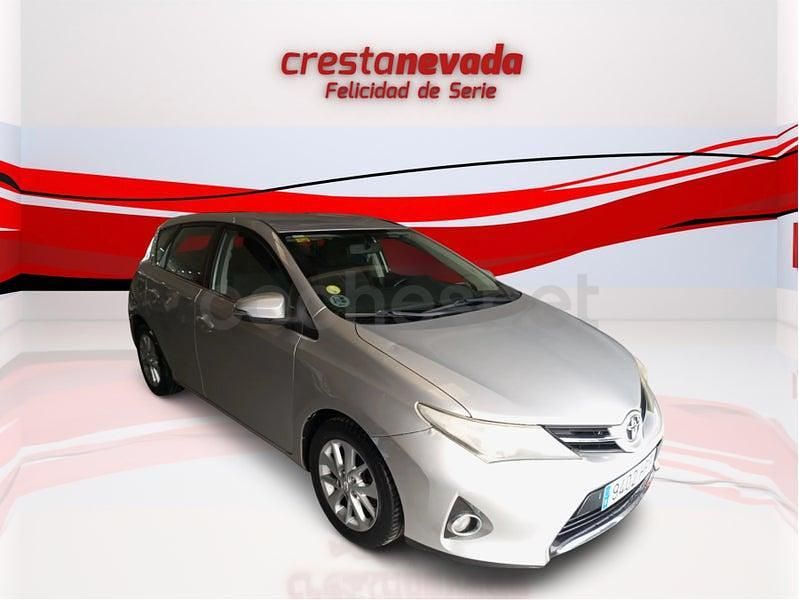 Usado Toyota Auris Active 90 CV (66 kW) 2013 Gris / plata Berlina