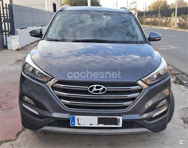 Usado Hyundai Tucson 141 CV (103 kW) 2016 Gris / plata SUV