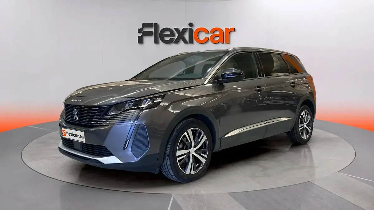 Usado Peugeot 5008 Allure 131 CV (96 kW) 2024 Gris SUV