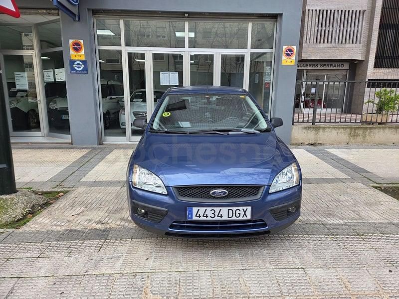 Usado Ford Focus Trend 101 CV (74 kW) 2005 Azul Berlina