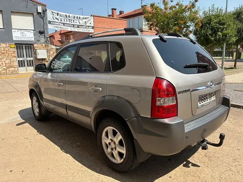 Usado Hyundai Tucson Style 112 CV (82 kW) 2005 Gris / plata SUV