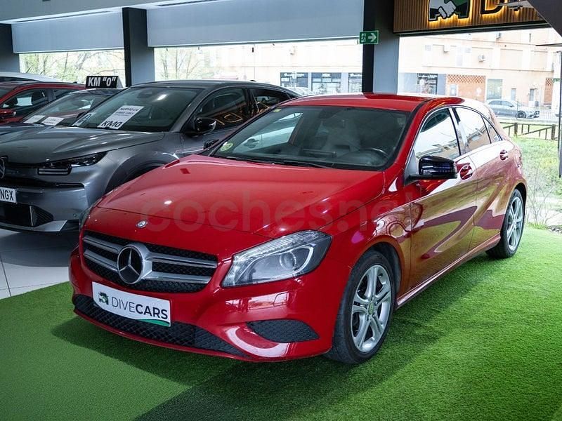 Usado Mercedes A180 Urban 109 CV (80 kW) 2015 Rojo Berlina