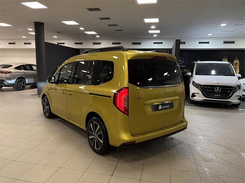 Usado Mercedes T180 116 CV (85 kW) 2022 Amarillo Monovolumen