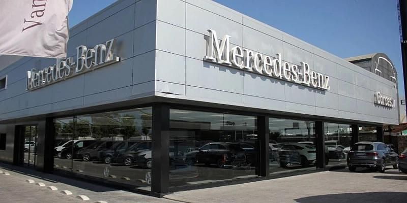 Usado Mercedes CLA250e 218 CV (160 kW) 2025 Gris Coupe
