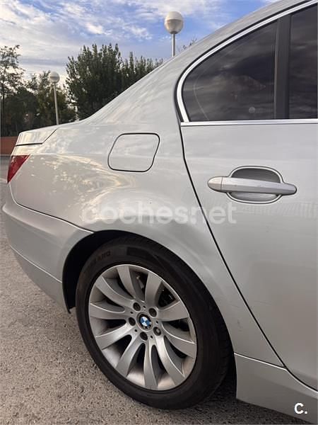 Usado BMW 530 231 CV (169 kW) 2007 Gris / plata Berlina