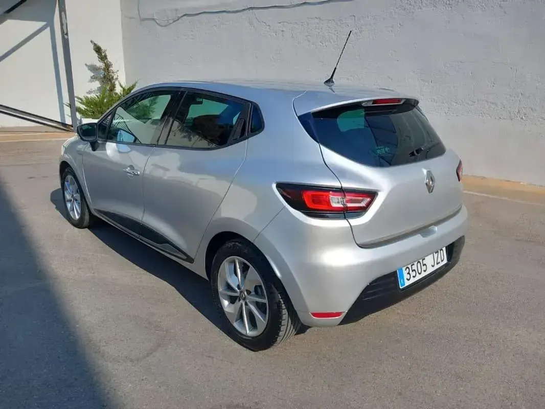 Usado Renault Clio LIMITED 90 CV (66 kW) 2017 Gris Utilitario