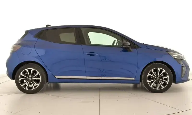 Käytetty Renault Clio V Techno 100 HP (73 kW) 2025 Sininen Sedan