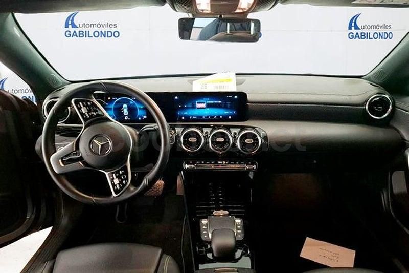 Usado Mercedes CLA200 150 CV (110 kW) 2021 Gris / plata Berlina