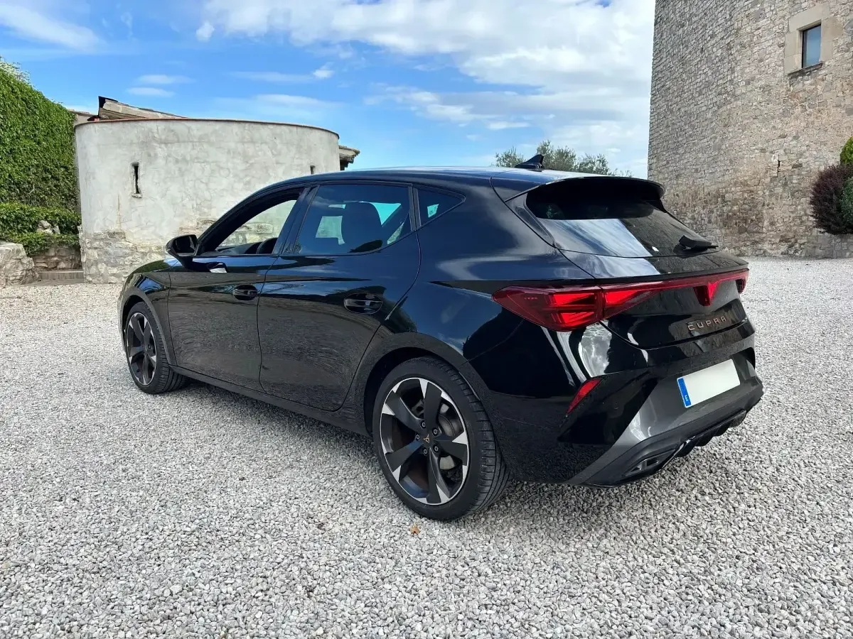 Usado Cupra Leon 150 CV (110 kW) 2025 Negro