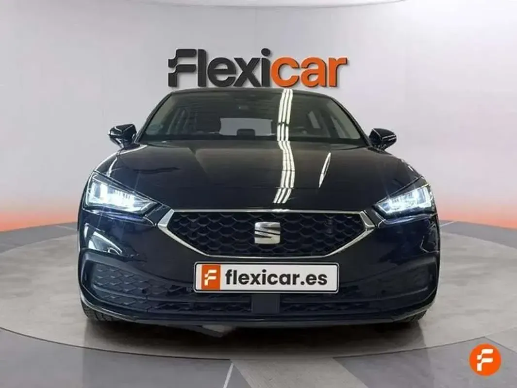 Usado Seat Leon Style 110 CV (80 kW) 2024 Negro Utilitario