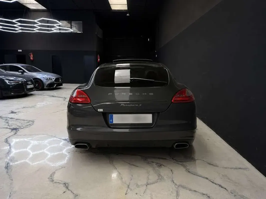 Usado Porsche Panamera Diesel 250 CV (183 kW) 2012 Negro Utilitario