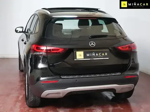 Usado Mercedes GLA200 150 CV (110 kW) 2020 Negro SUV