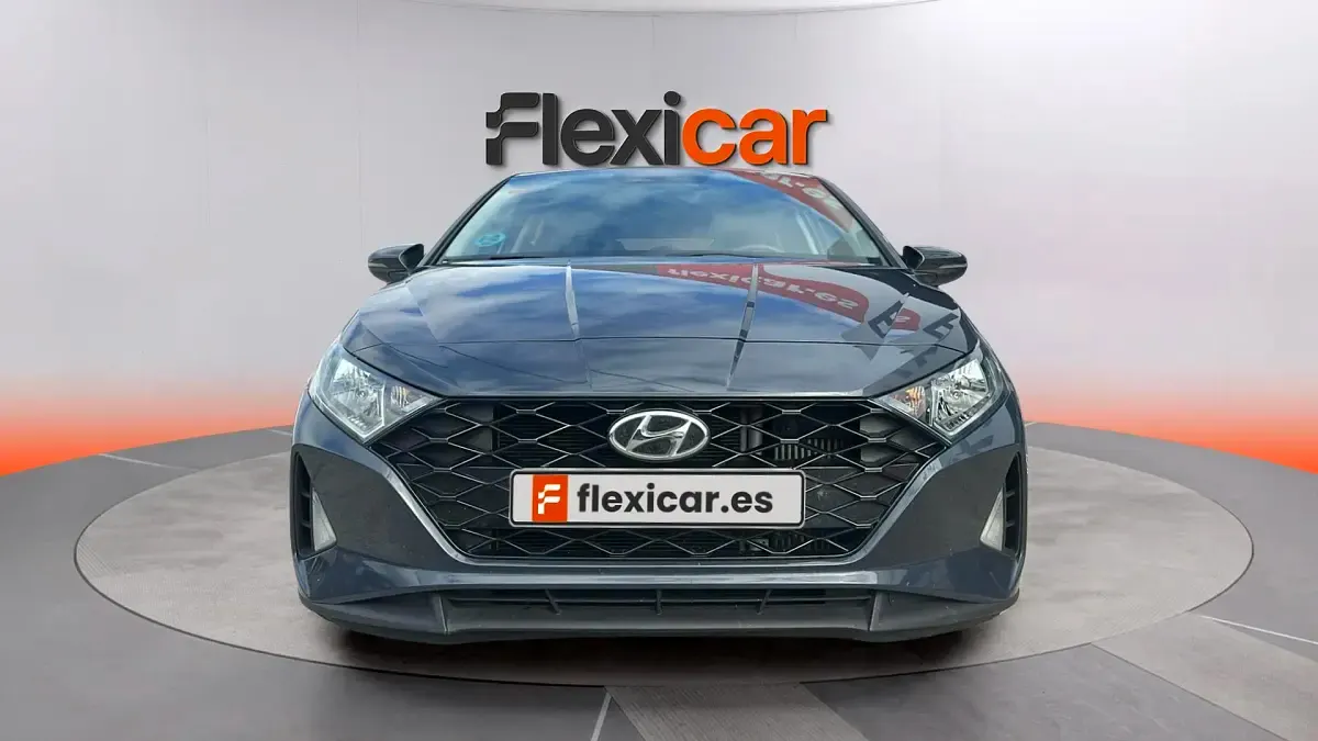 Usado Hyundai i20 101 CV (74 kW) 2021 Gris Utilitario