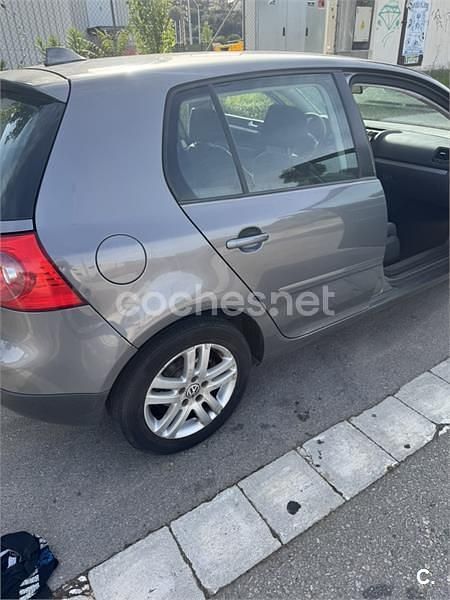 Usado VW Golf V 90 CV (66 kW) 2007 Gris / plata Berlina