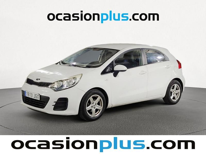 Blanco Usado 2015 Kia Rio Utilitario | 7490 € (Precio justo) - Imagen 1/4