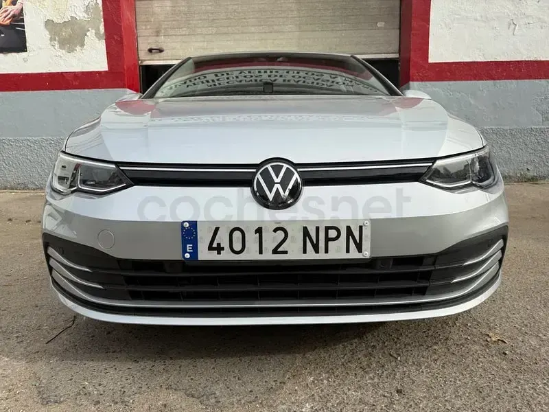 Usado VW Golf VIII Life 110 CV (80 kW) 2023 Gris / plata Berlina