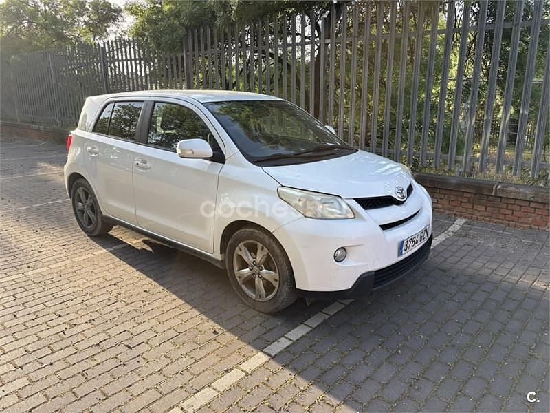 Usado Toyota Urban Cruiser Live 90 CV (66 kW) 2010 Blanco Utilitario